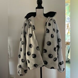 Packing Medium Womans Yin Yang fuzzy jacket